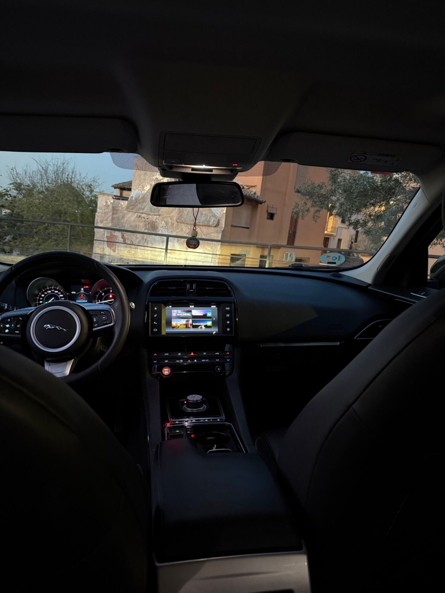 Foto del JAGUAR F-Pace 2.0i4D Portfolio Aut. AWD 180