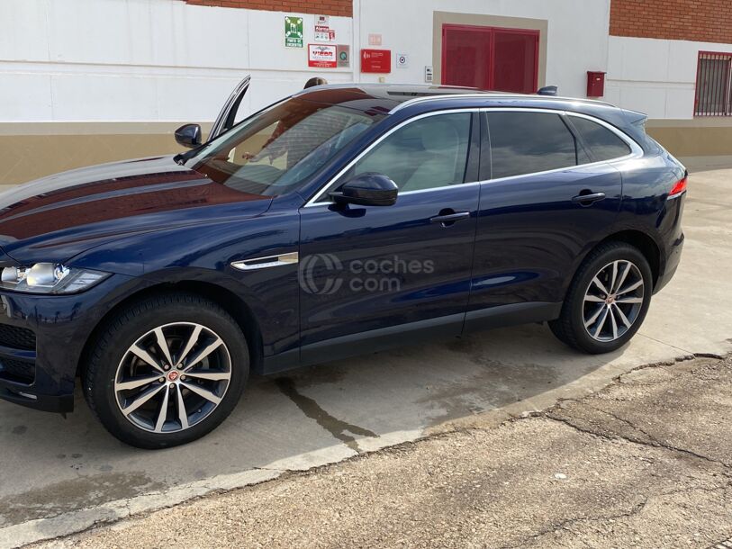 Foto del JAGUAR F-Pace 2.0i4D Pure Aut. AWD 180