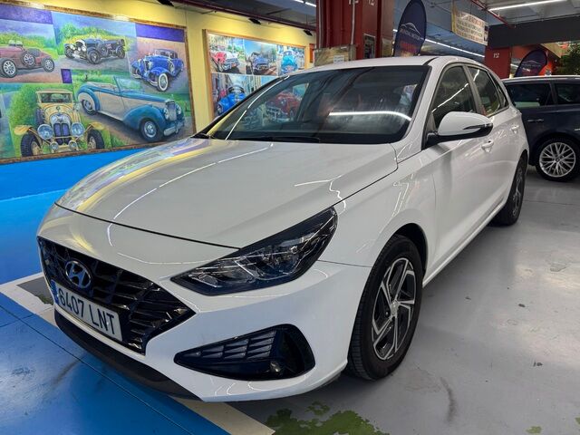 HYUNDAI i30 (1.6 CRDI Klass 85 kW (116 CV)) en Barcelona