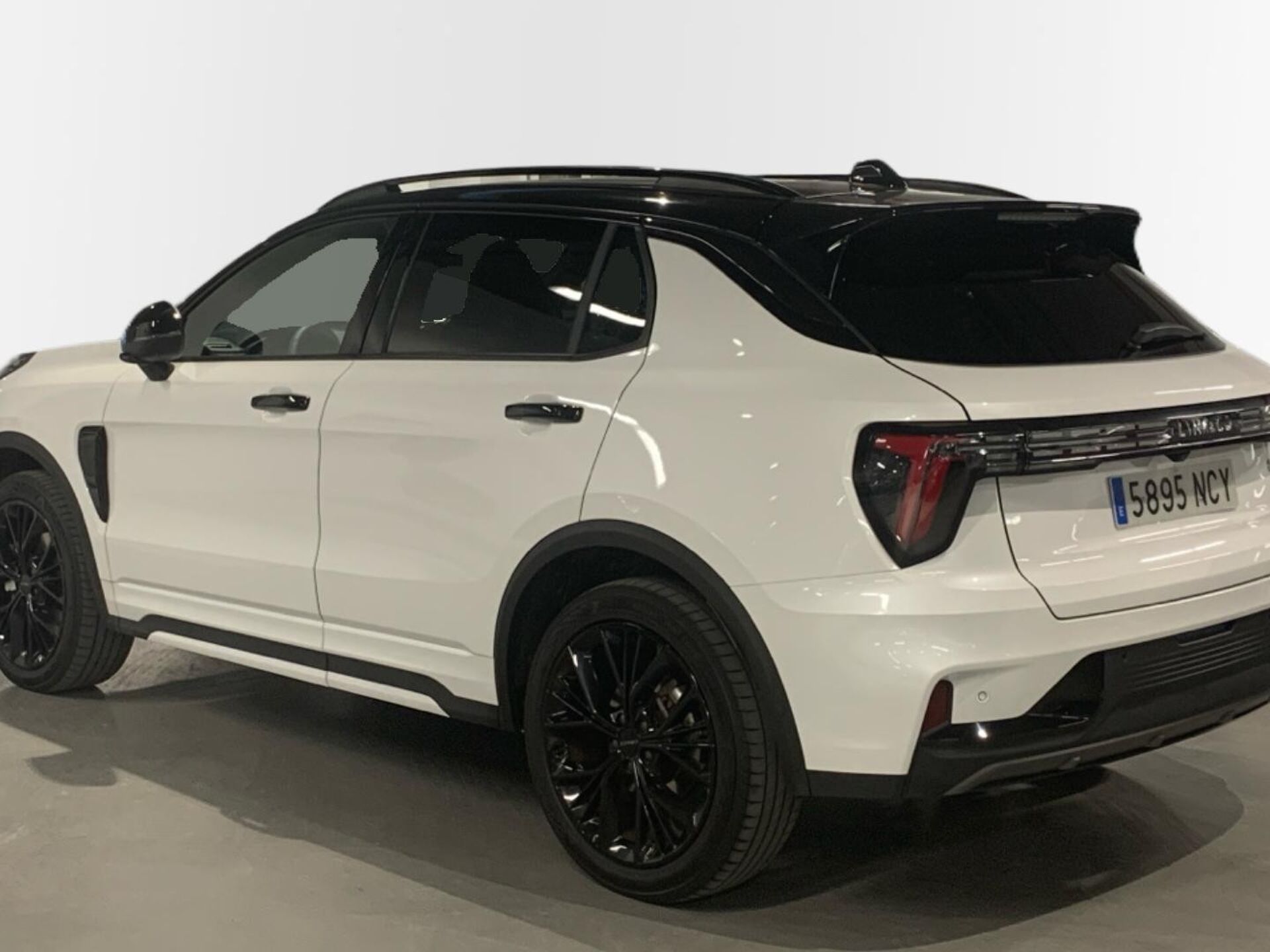 Imagen 2 de LYNK & CO 01