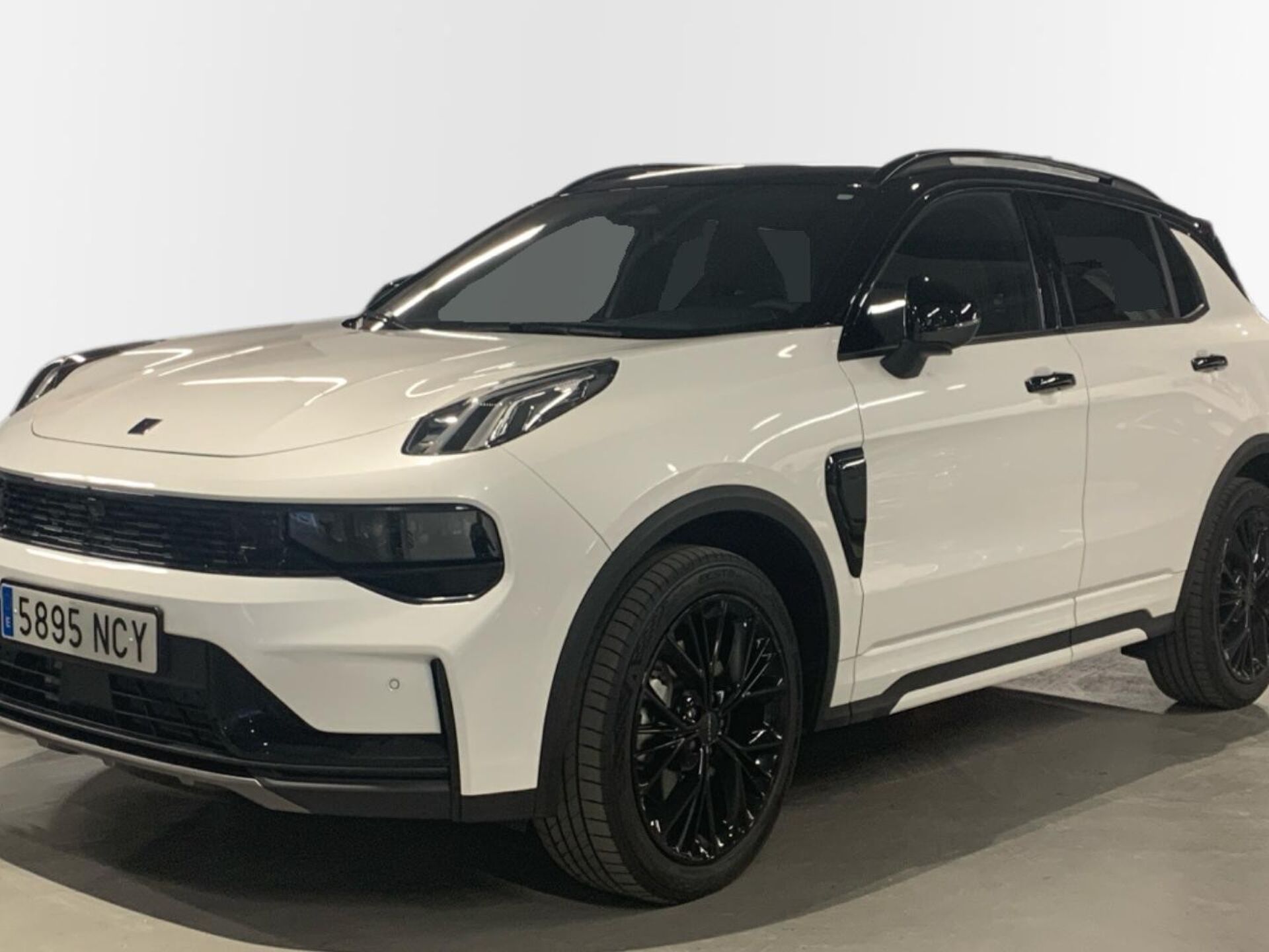 Imagen 1 de LYNK & CO 01