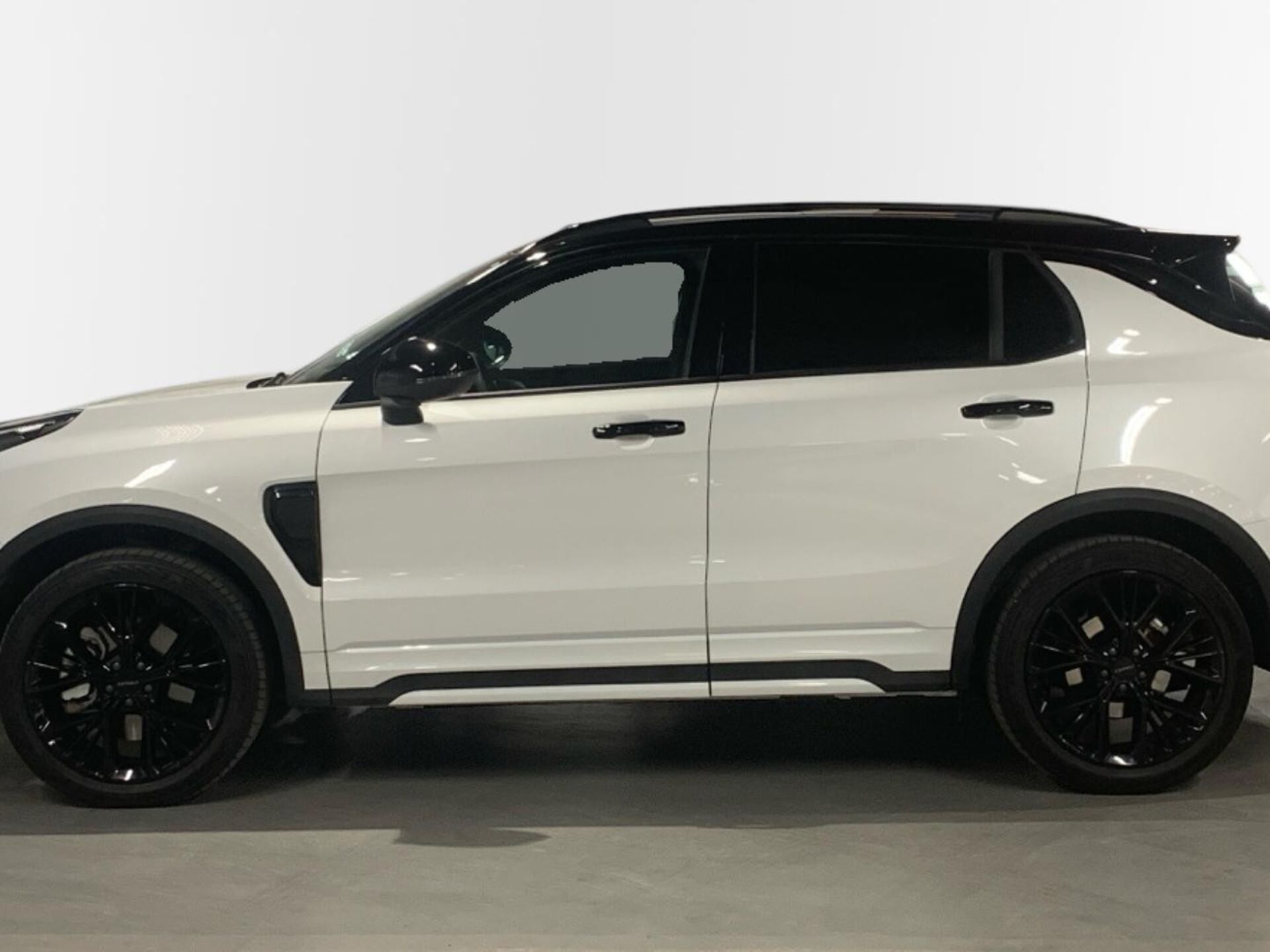 Imagen 3 de LYNK & CO 01