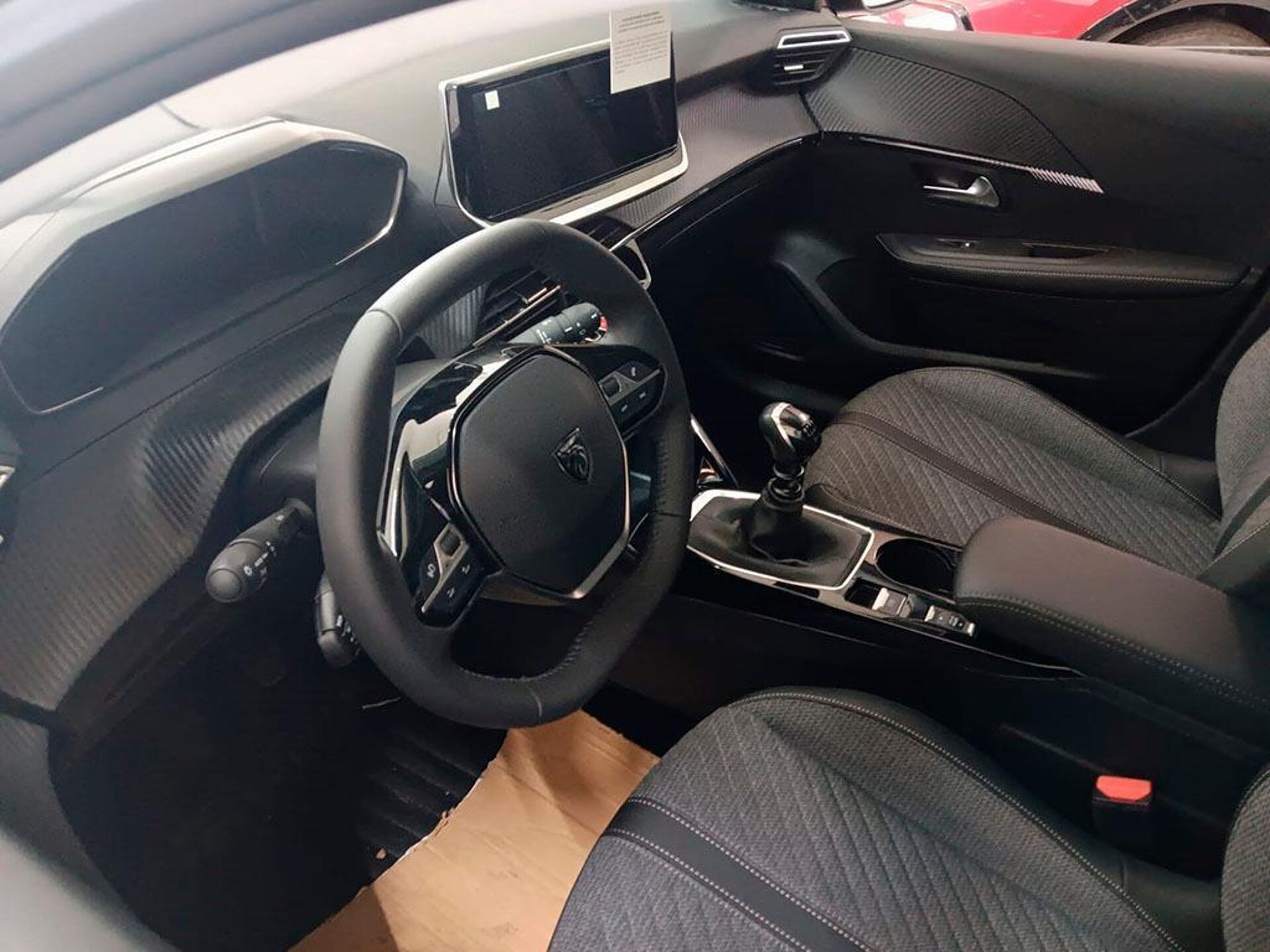 Imagen 3 de PEUGEOT 208