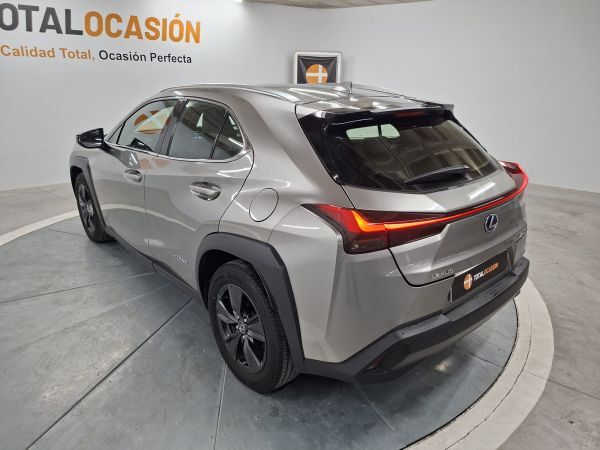 Foto del LEXUS UX 250h Business 4WD