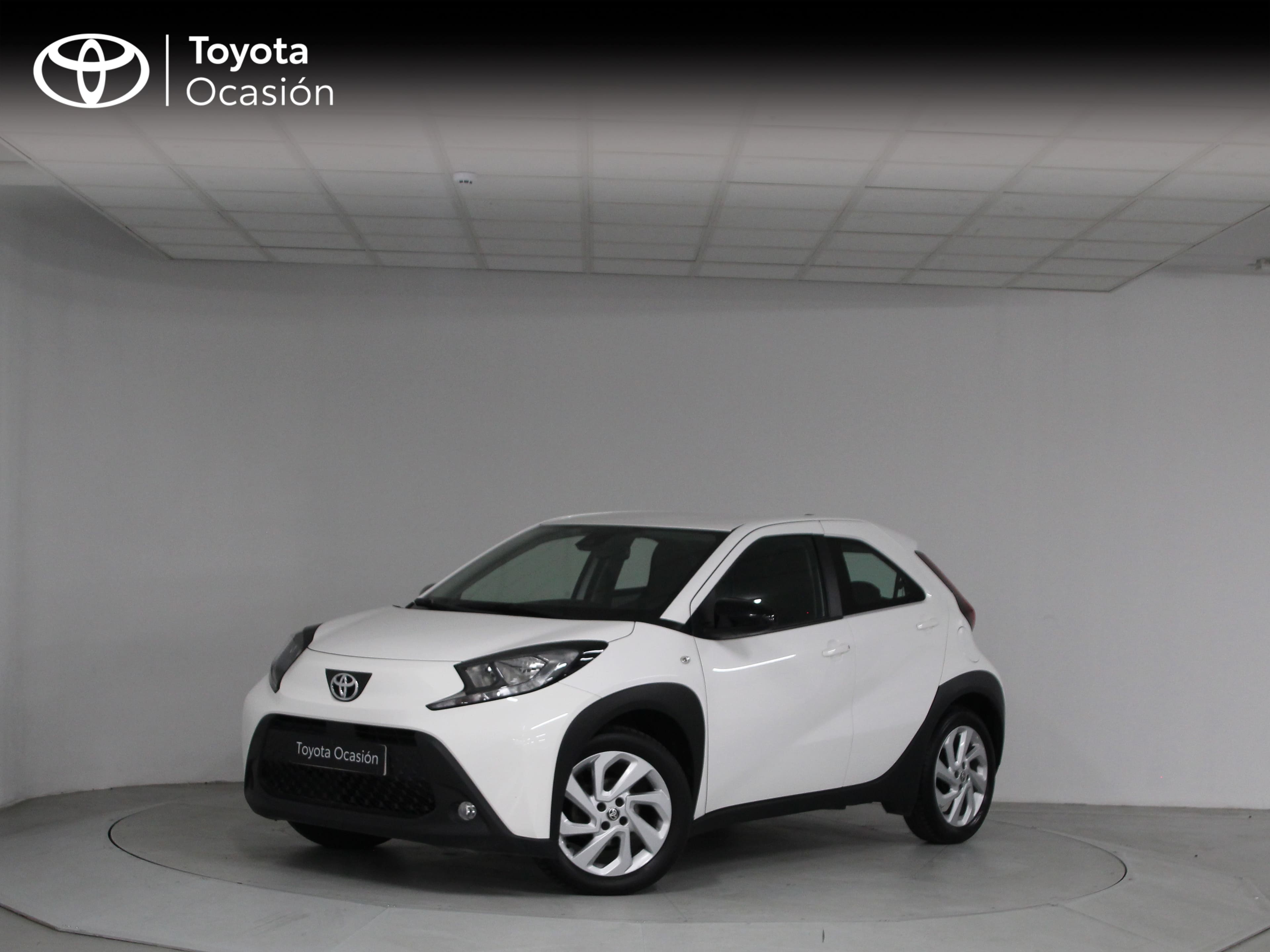 TOYOTA Aygo X Cross (1.0 VVT-I 72CV Play) en Barcelona