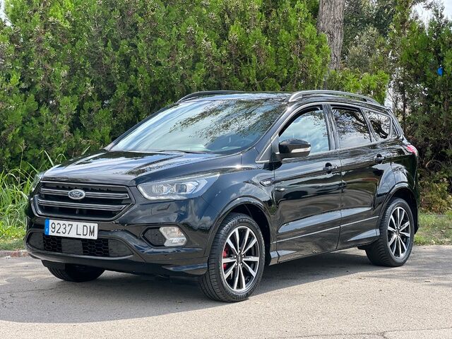 FORD Kuga (1.5 EcoBoost S&S ST-Line 4x2 110 kW (150 CV)) en Barcelona