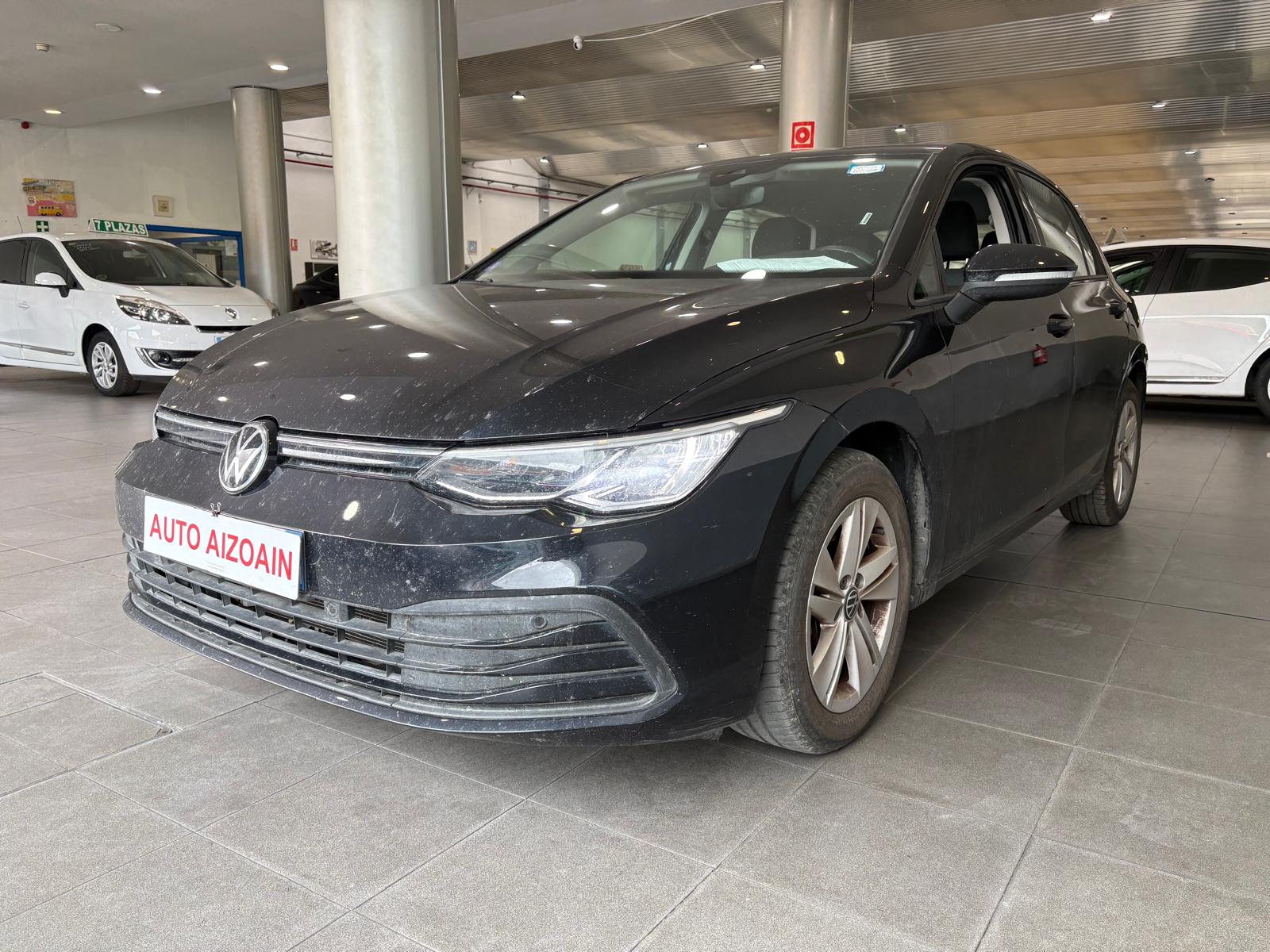 VOLKSWAGEN Golf (1.0 eTSI Life DSG 81kW) en Navarra