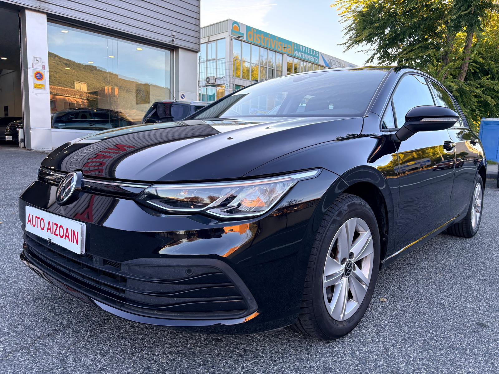 VOLKSWAGEN Golf (1.0 eTSI Life DSG 81kW) en Navarra