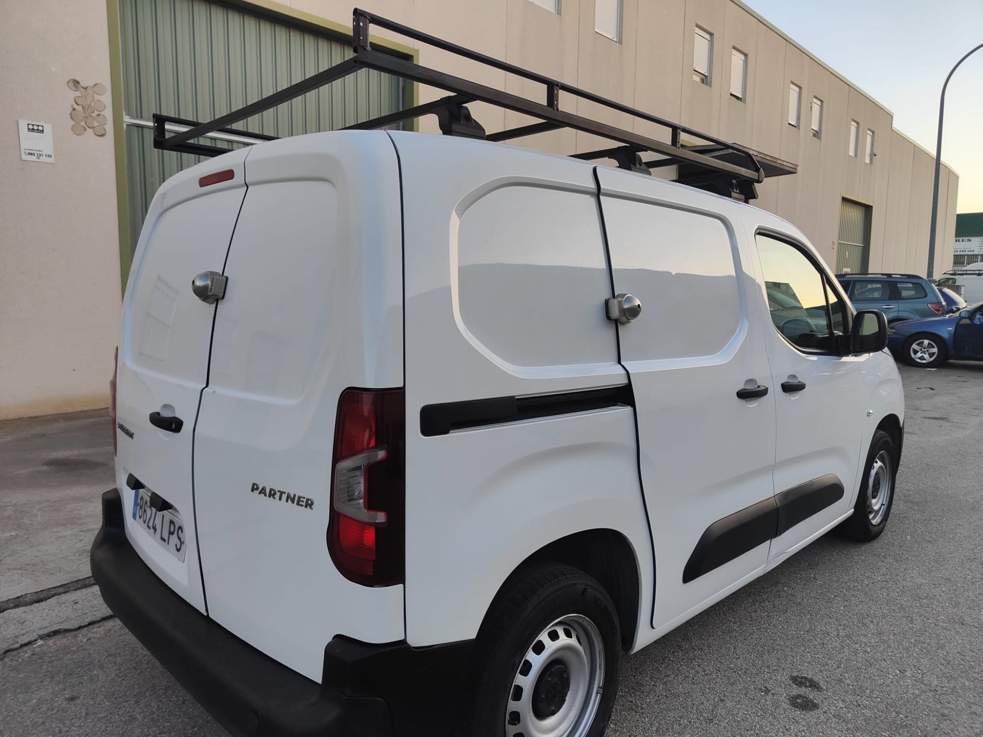 Foto del PEUGEOT Partner 1.5BlueHDI S&S Pro Standard 600kg 100