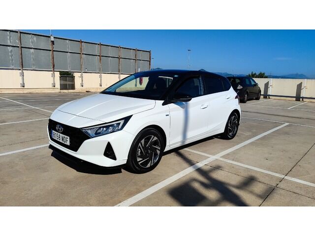 HYUNDAI i20 (1.0 TGDI 48V Tecno DCT 74 kW (100 CV)) en Barcelona