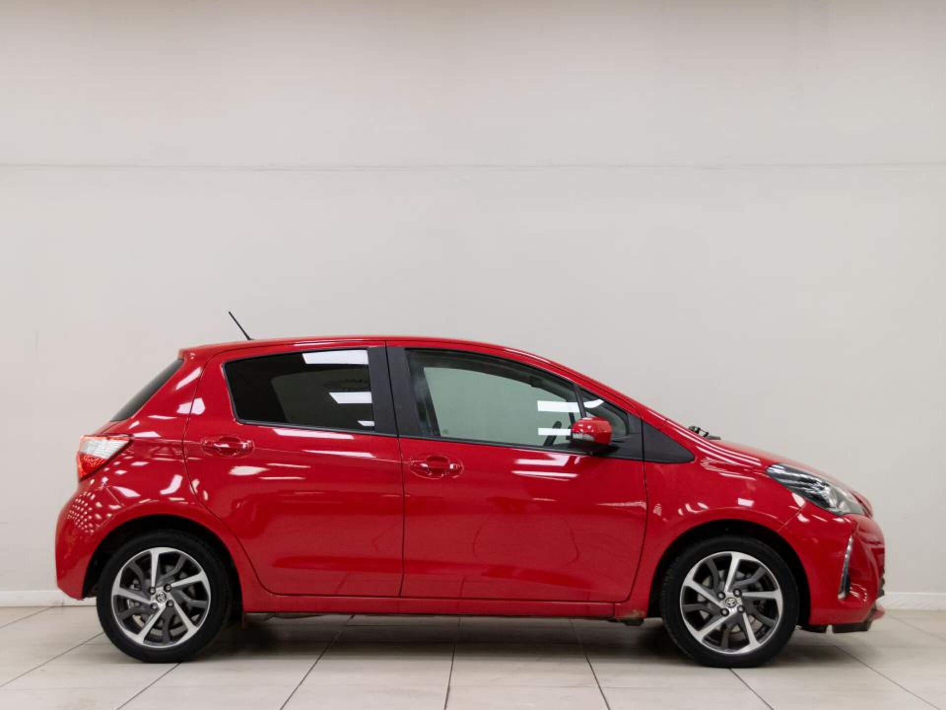 Imagen 2 de TOYOTA Yaris