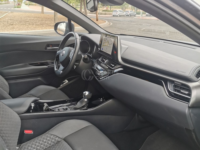 Foto del TOYOTA C-HR 180H Advance