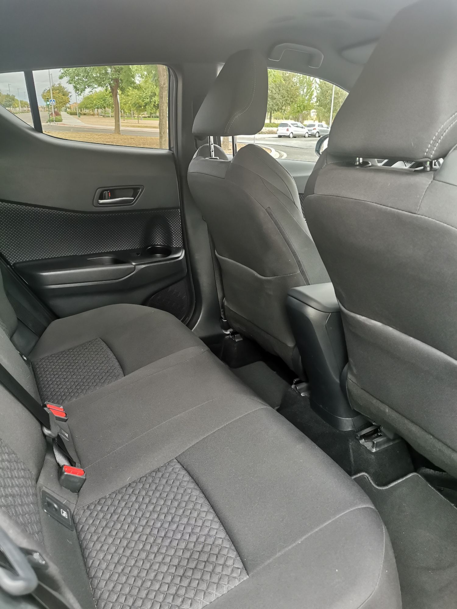 Foto del TOYOTA C-HR 180H Advance