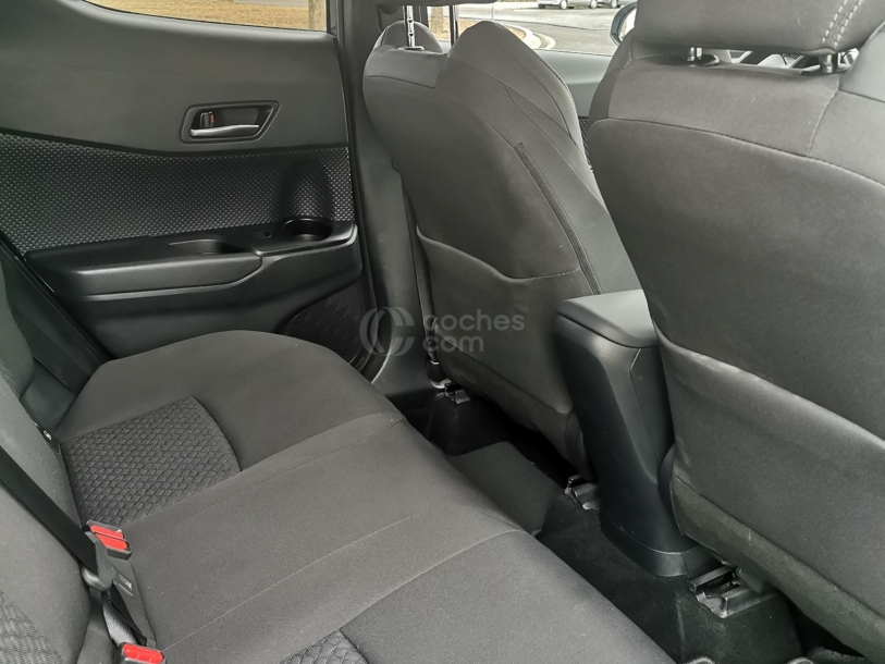 Foto del TOYOTA C-HR 180H Advance