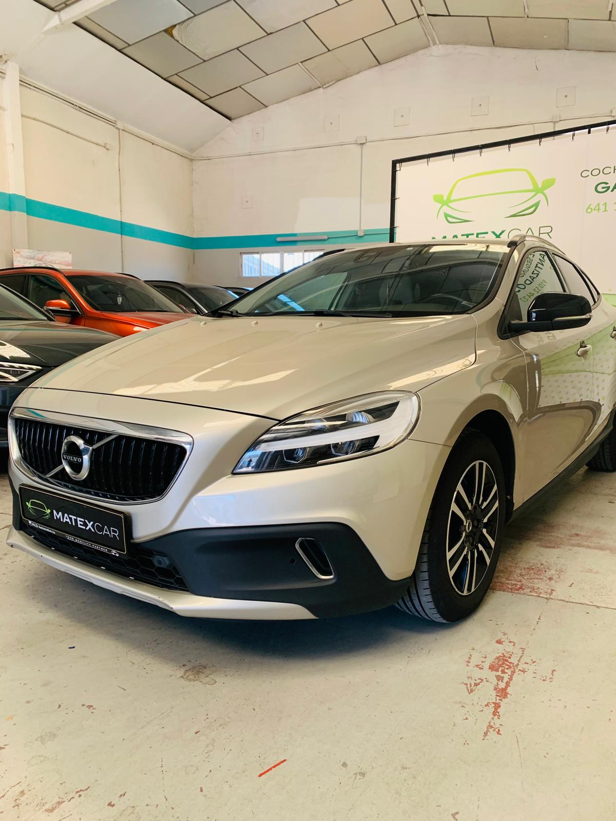 VOLVO V40 Cross Country (D2 Plus Aut. 120) en Madrid