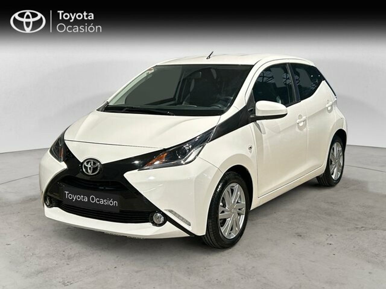 TOYOTA Aygo (5P x-play 70 Manual) en Valencia