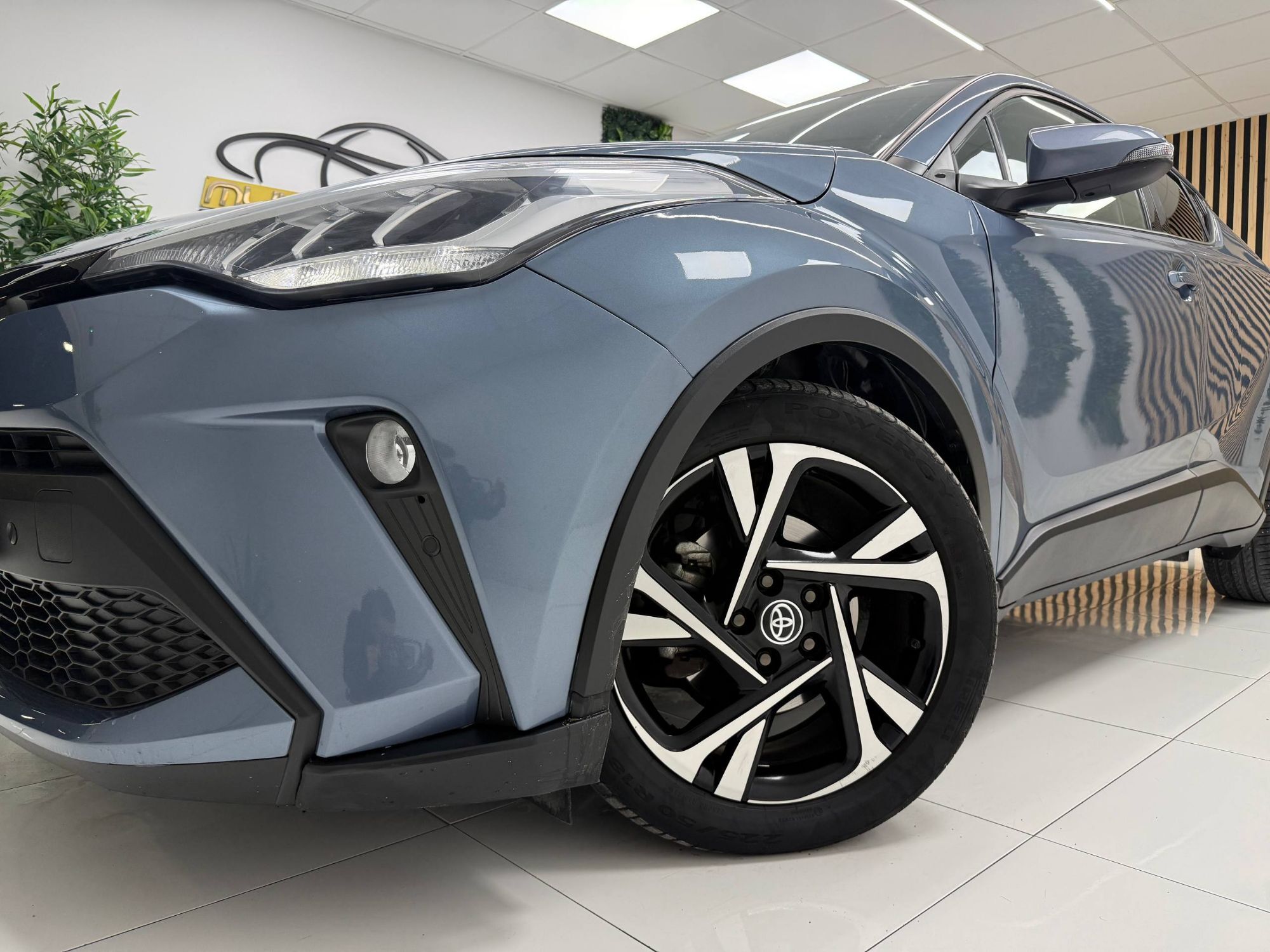 Foto del TOYOTA C-HR 125H Advance