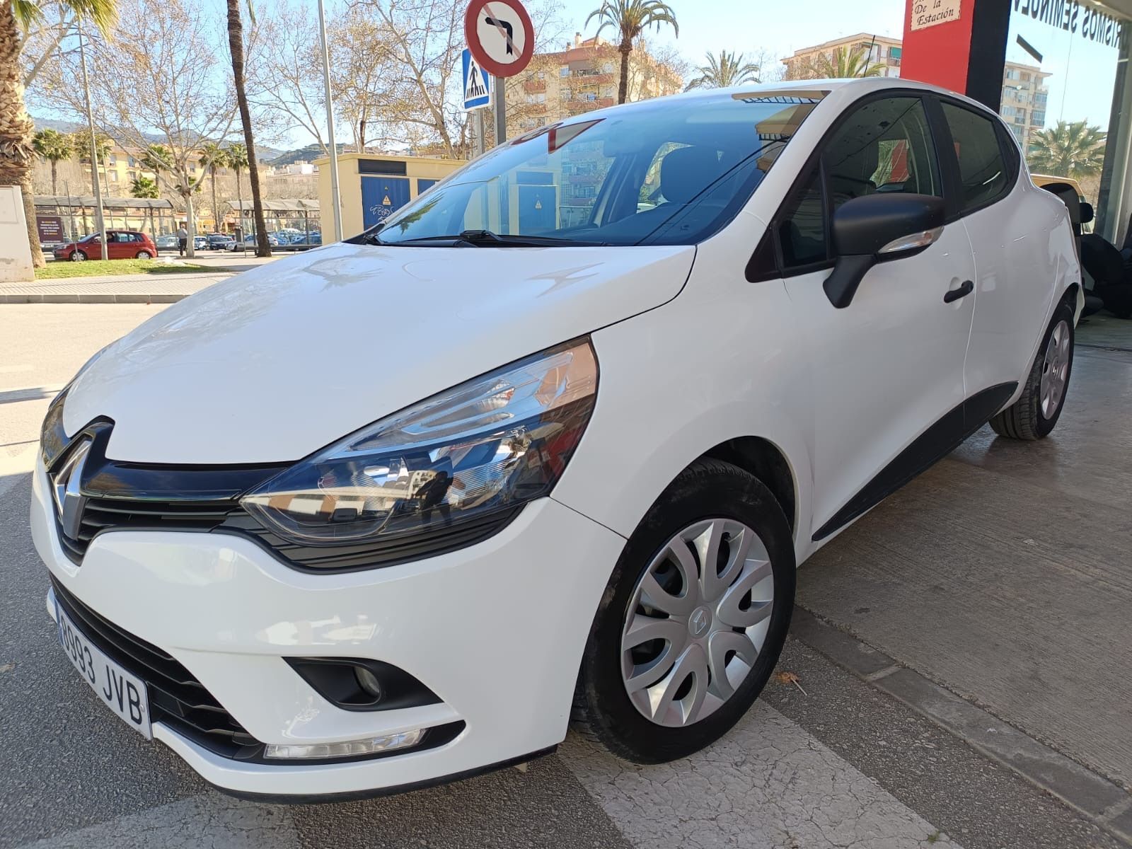RENAULT Clio (1.5dCi eco2 Energy Business 75) en Málaga