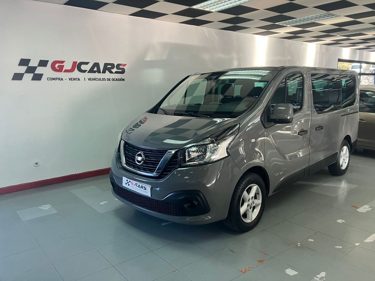NISSAN NV300 (COMBI 1.6 120cv 9 PLAZAS) en Asturias