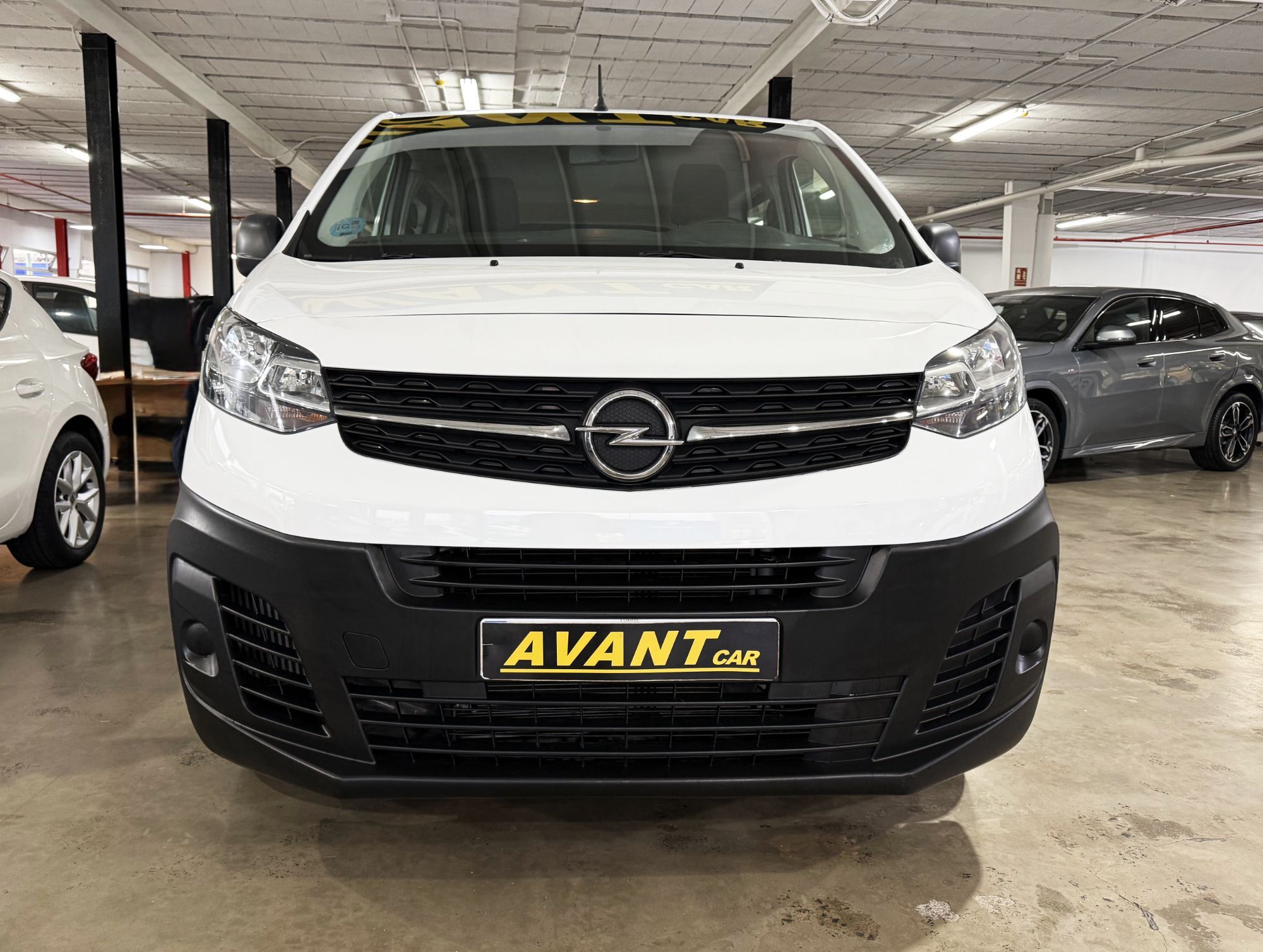 Foto del OPEL Vivaro DCb. 1.5D M Carga Standard Mampara Plegable Express 120