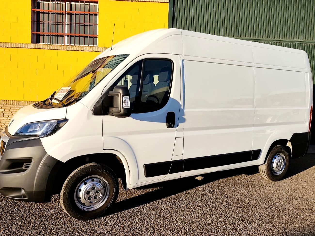 Foto del PEUGEOT Boxer Furgón 2.2BlueHDI 333 L2H2 S&S 140