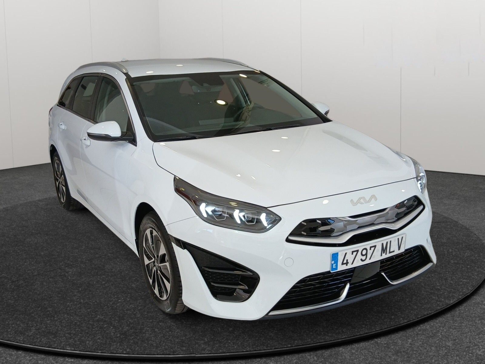 KIA Ceed (CEED 1.6 GDI PHEV EDRIVE TOURER 5P) en Sevilla