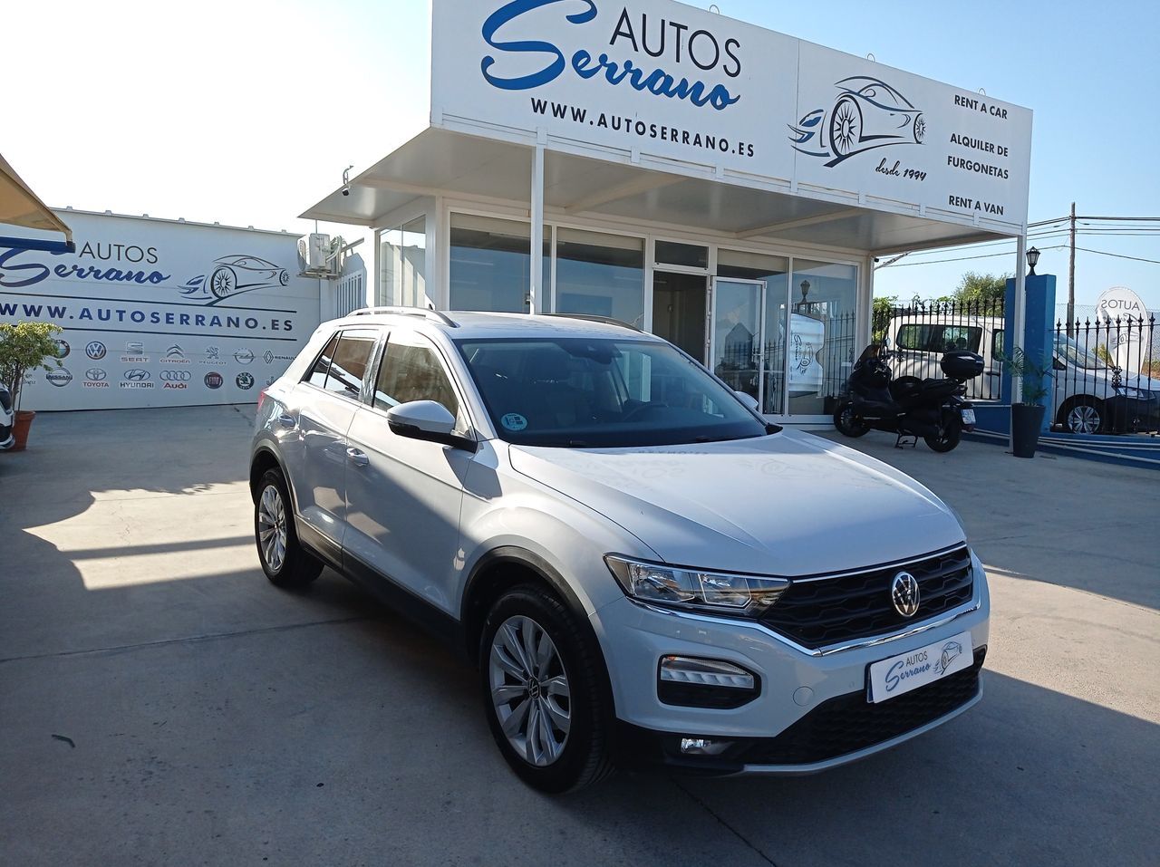 VOLKSWAGEN T-Roc (1.5 TSI Advance DSG7) en Málaga