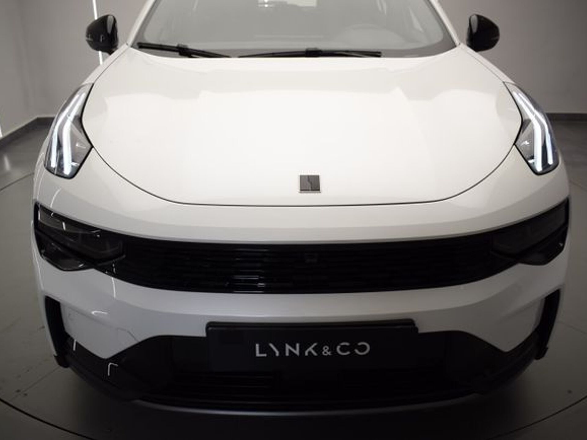 Imagen 3 de LYNK & CO 01