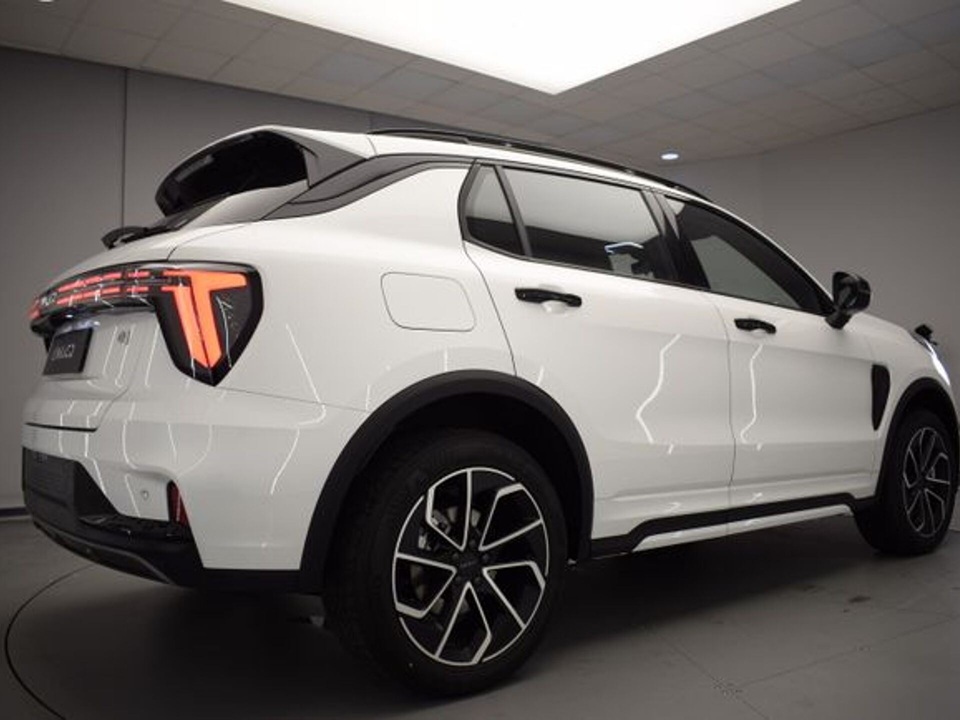 Imagen 2 de LYNK & CO 01