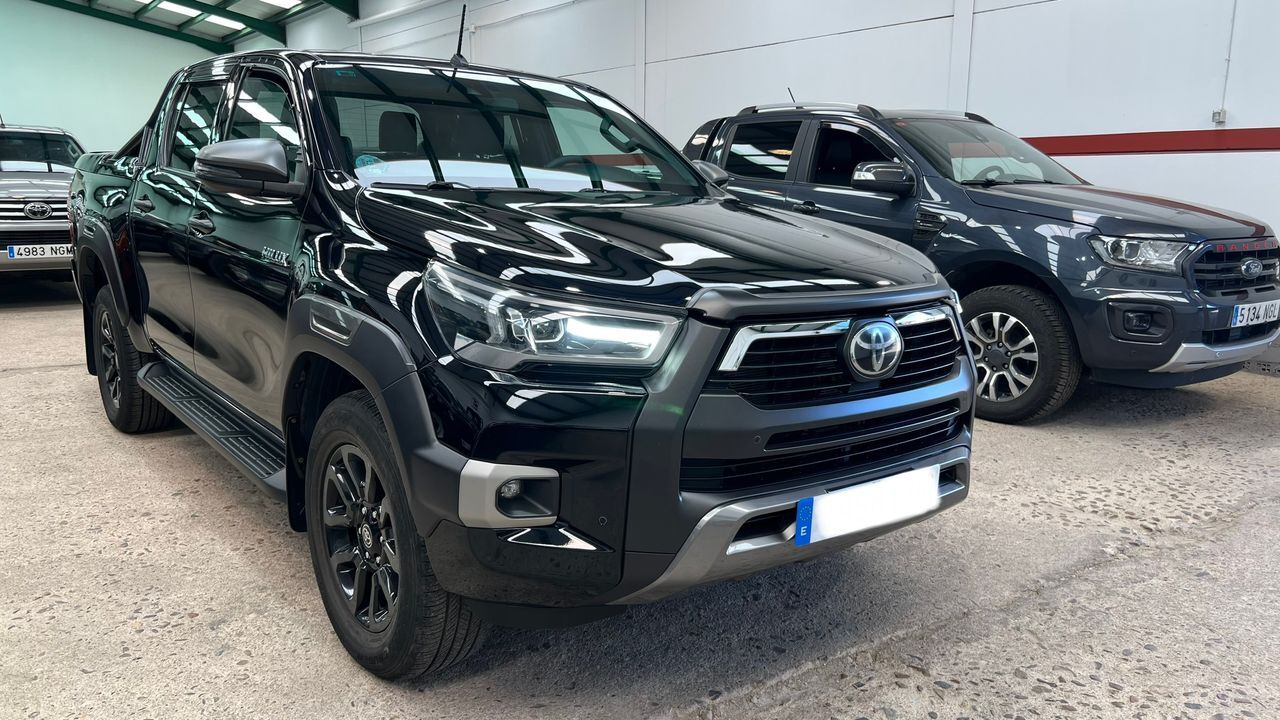 TOYOTA Hilux (2.8 D4D C. Doble Invincible AT) en Córdoba
