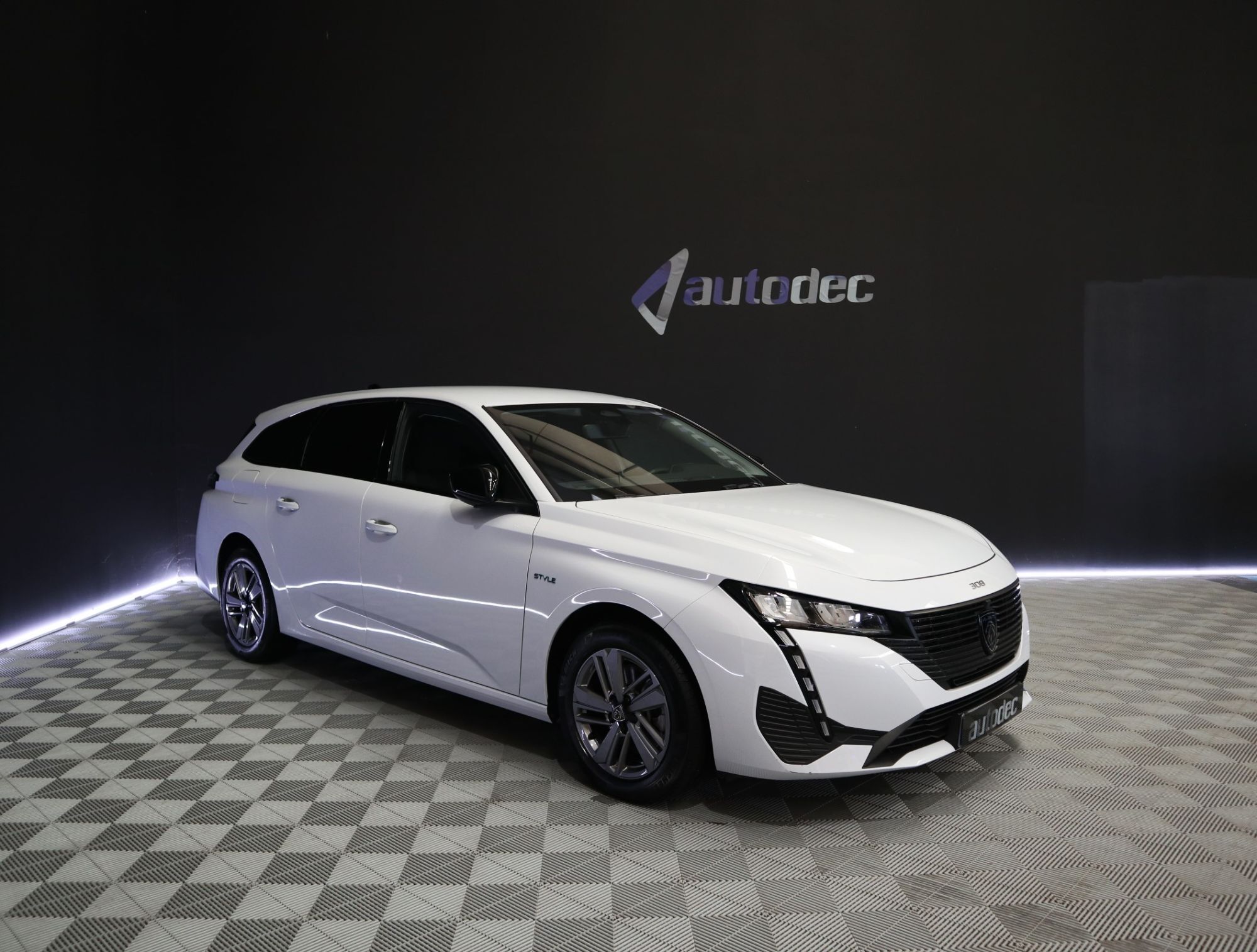 PEUGEOT 308 (SW 1.2 PureTech S&S Style 130) en Valencia