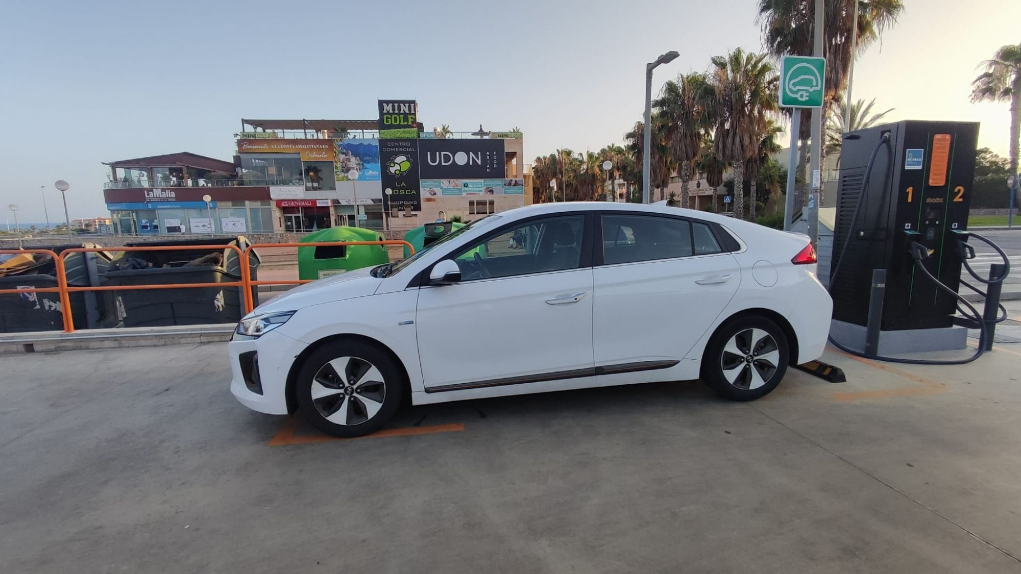 Foto del HYUNDAI Ioniq EV 88kW Style White