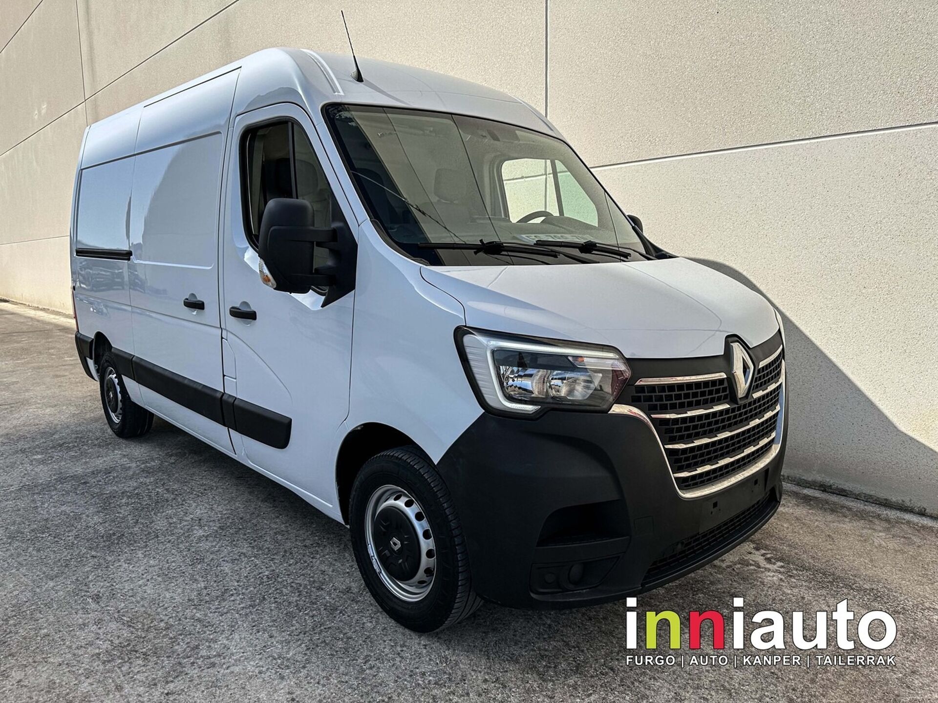 Foto del RENAULT Master Combi6 Blue dCi L2H2 3300 99kW