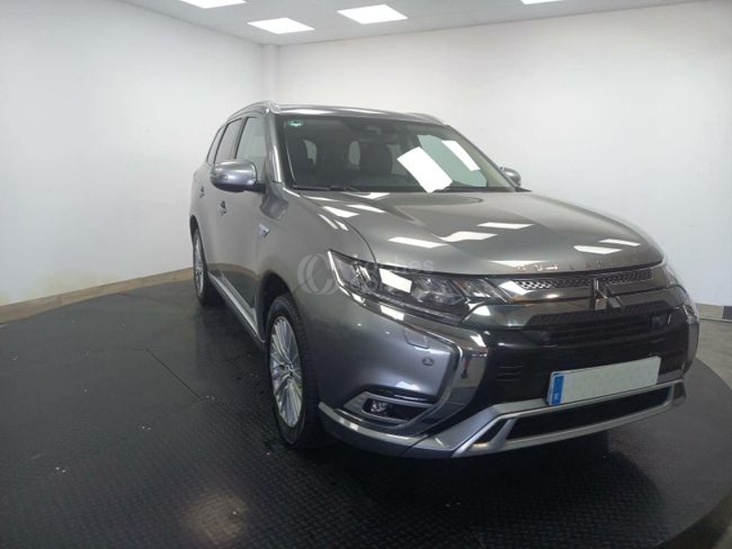 Foto del MITSUBISHI Outlander PHEV Kaiteki 4WD