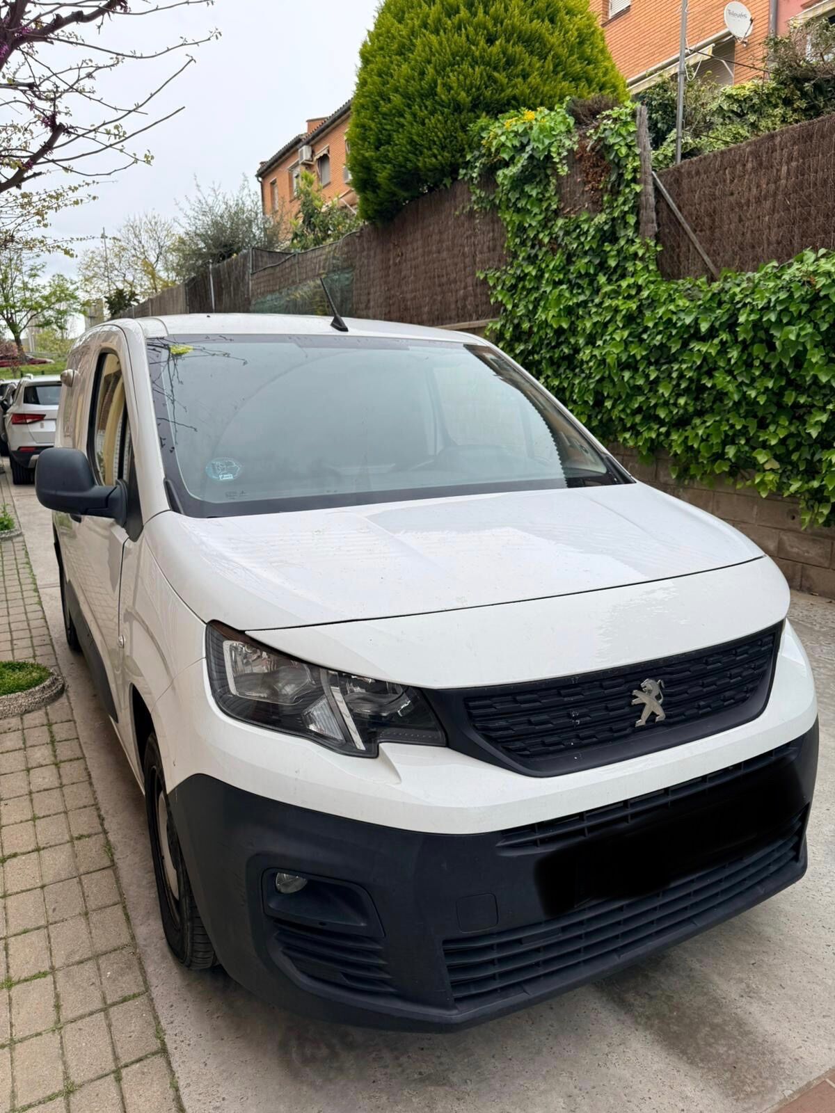 Foto del PEUGEOT Partner 1.6BlueHDI S&S Pro Standard 600kg 100