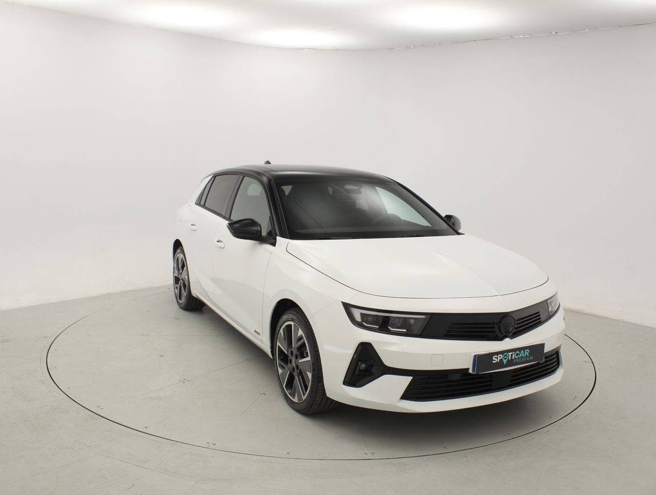 OPEL Astra (54kWh GS Auto) en Barcelona