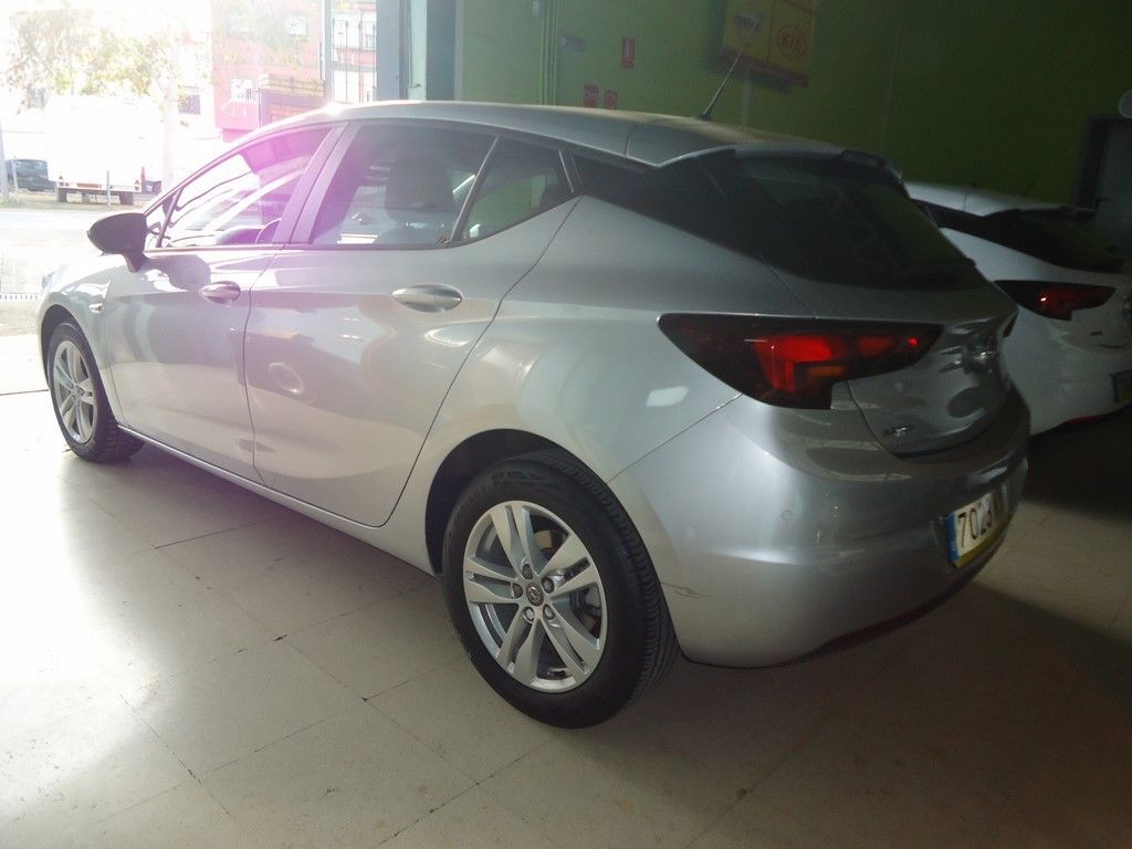 OPEL Astra (1.6CDTi S-S Selective Pro 110) en Sevilla