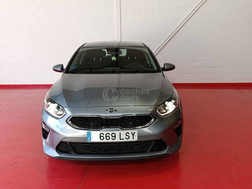 Foto del KIA Ceed 1.6 MHEV iMT Drive 136