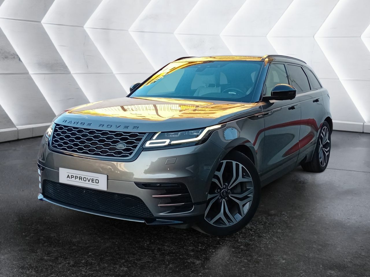 LAND ROVER Range Rover Velar (3.0D D300 R-Dynamic SE 4WD Auto) en Málaga