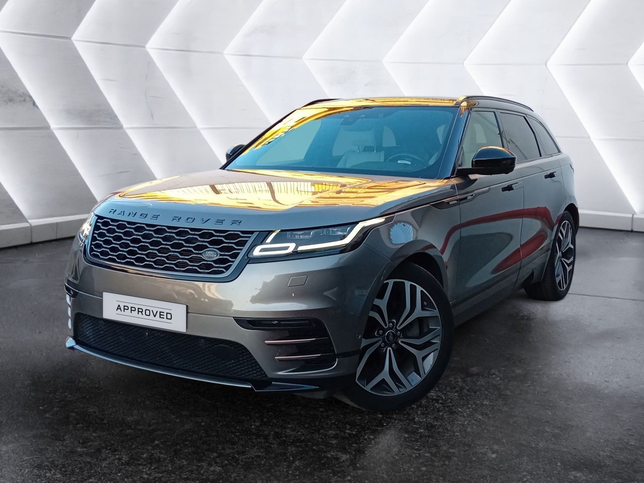 LAND ROVER Range Rover Velar (3.0D D300 R-Dynamic SE 4WD Auto) en Málaga