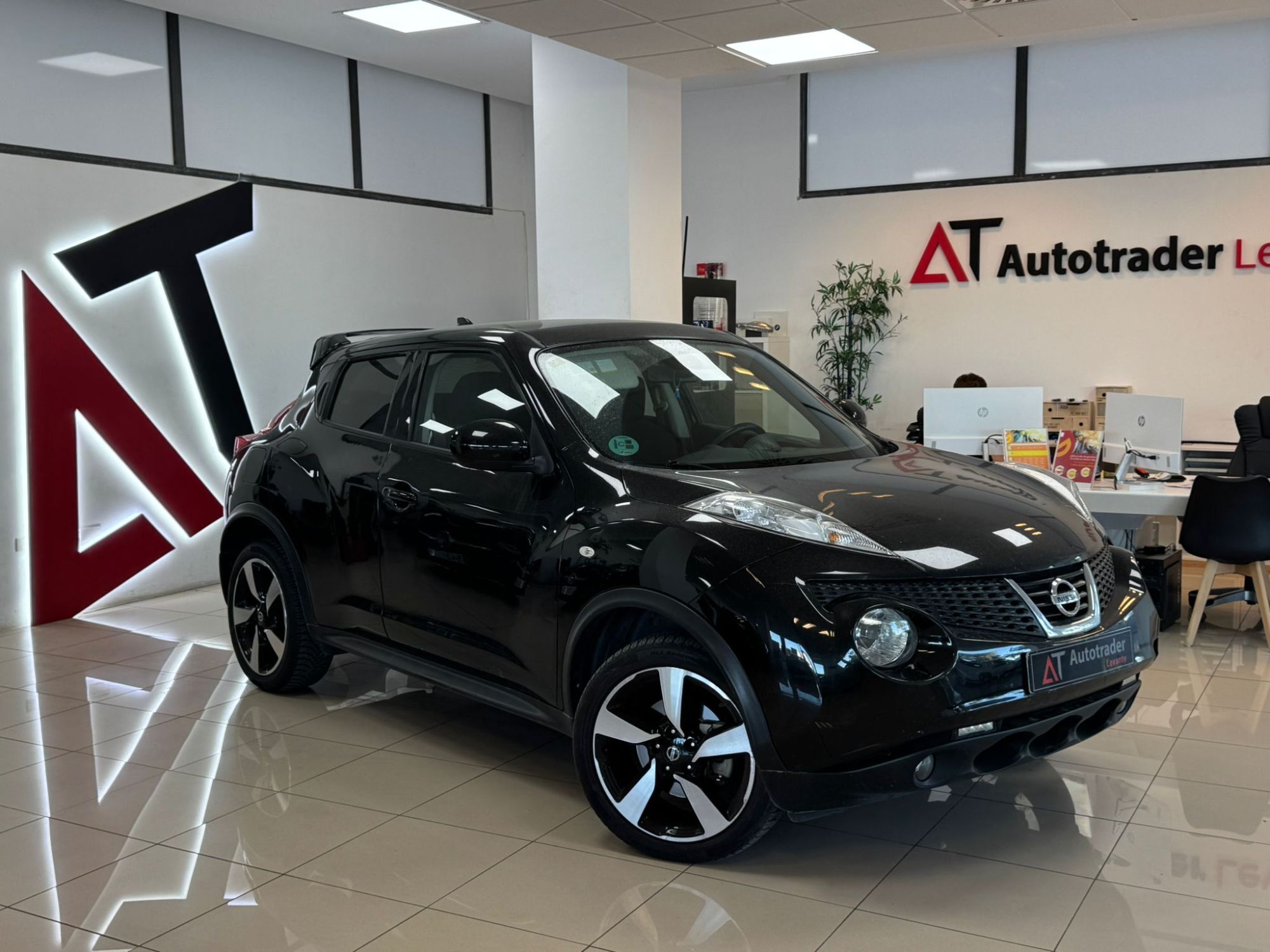 NISSAN Juke (1.6 DIG-T Shiro CVT 4x4) en Alicante