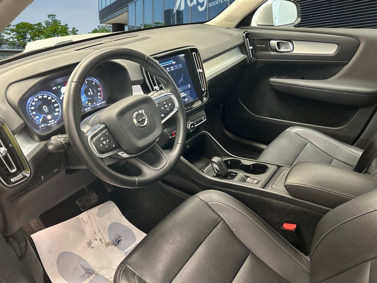 VOLVO XC40 (D4 Momentum AWD Auto 140 kW (190 CV)) en Madrid