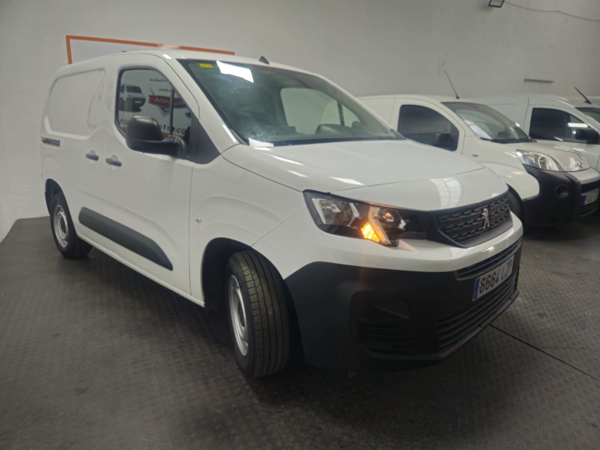 Foto del PEUGEOT Partner 1.5BlueHDI S&S Premium Standard 600kg 100