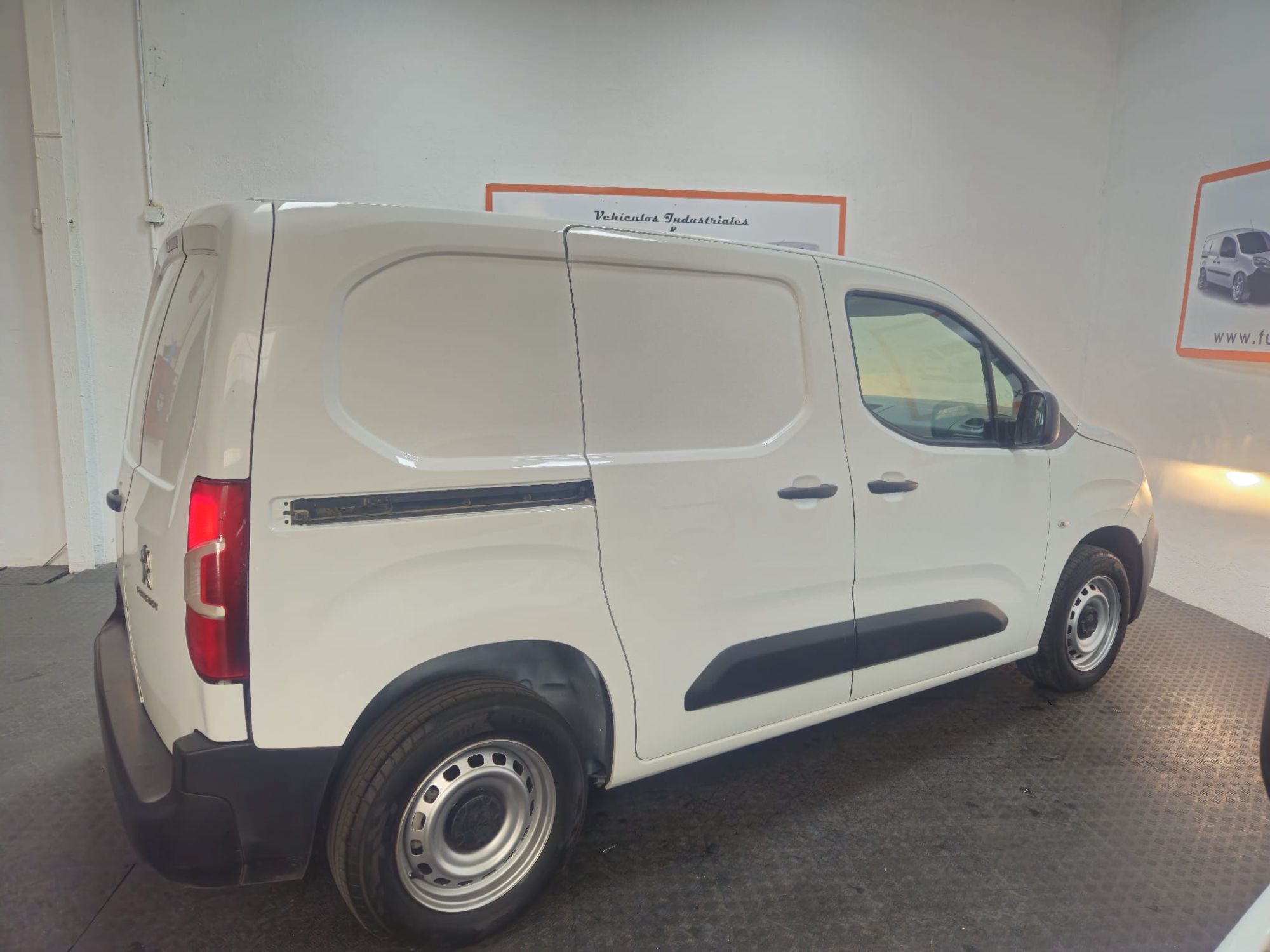 Foto del PEUGEOT Partner 1.5BlueHDI S&S Premium Standard 600kg 100