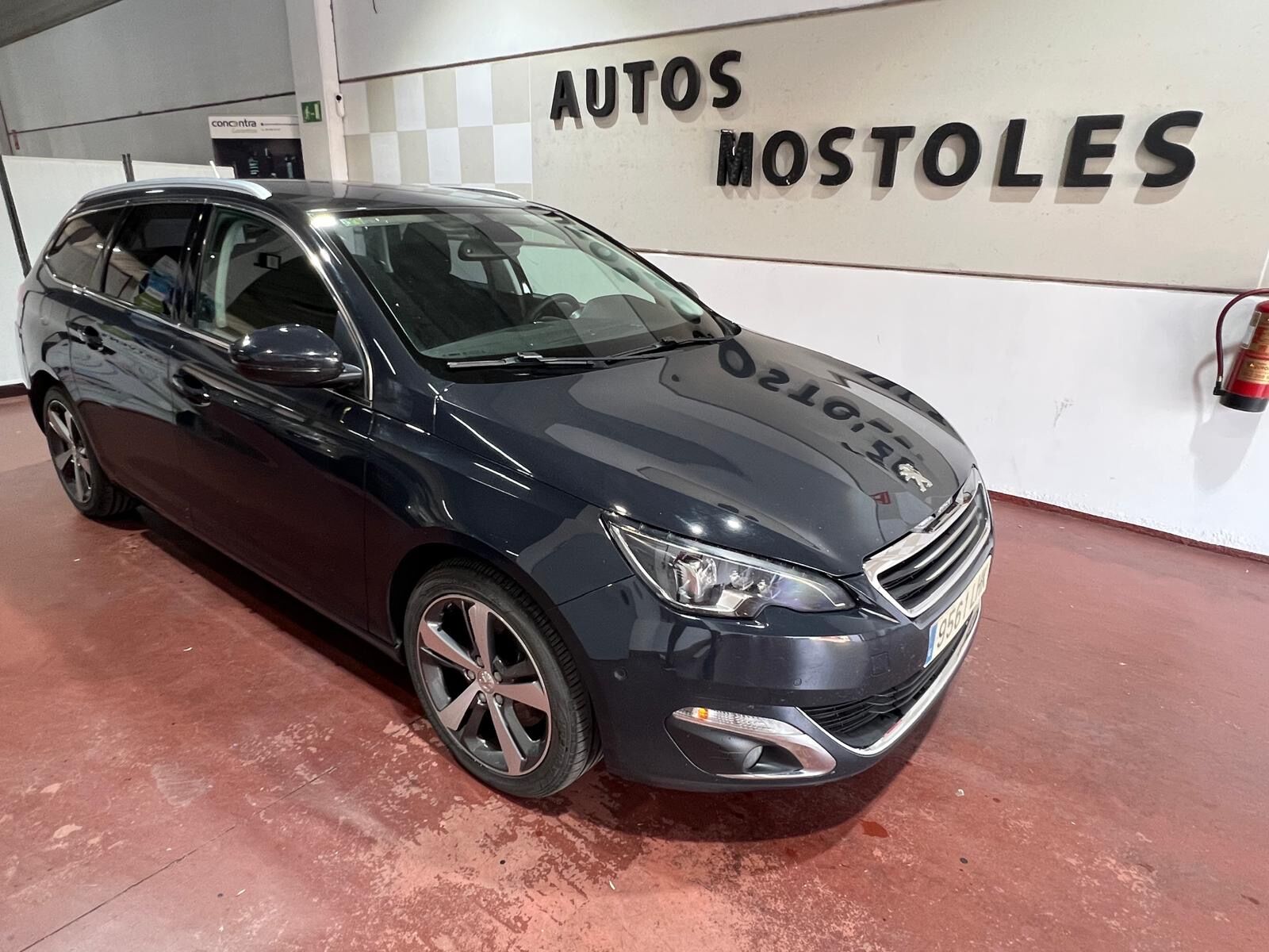 PEUGEOT 308 (SW 2.0 BlueHDi Allure 150) en Madrid