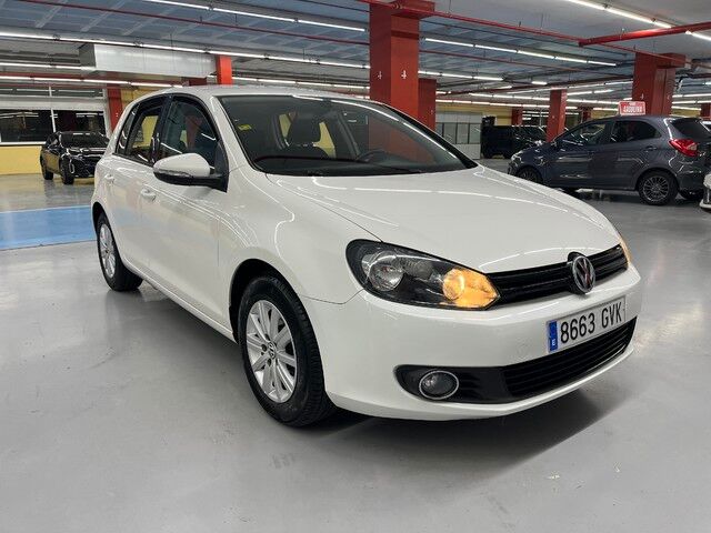 VOLKSWAGEN Golf (Advance 1.2 TSI 77 kW (105 CV)) en Barcelona
