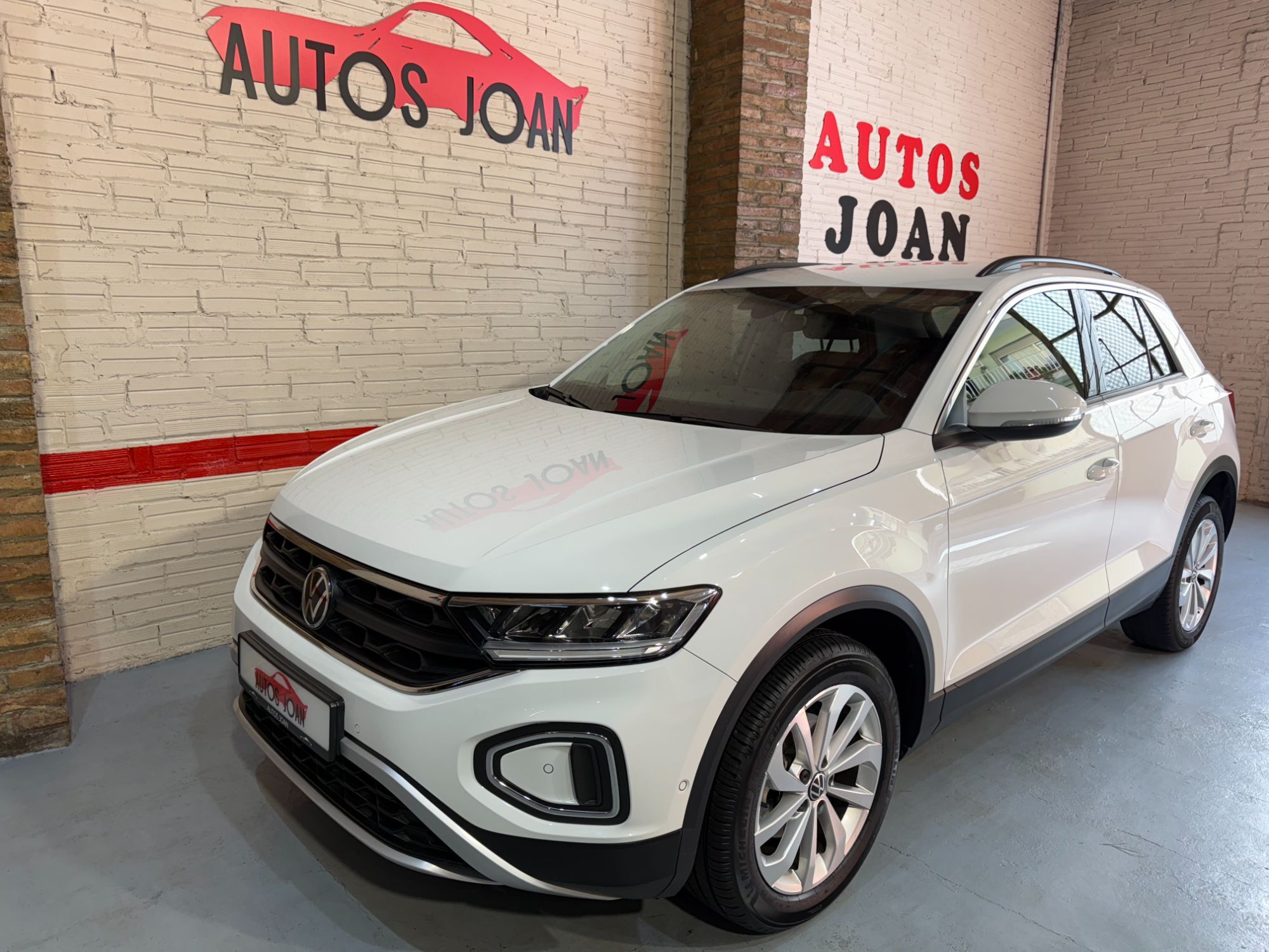 VOLKSWAGEN T-Roc (1.0 TSI Life 81kW) en Barcelona