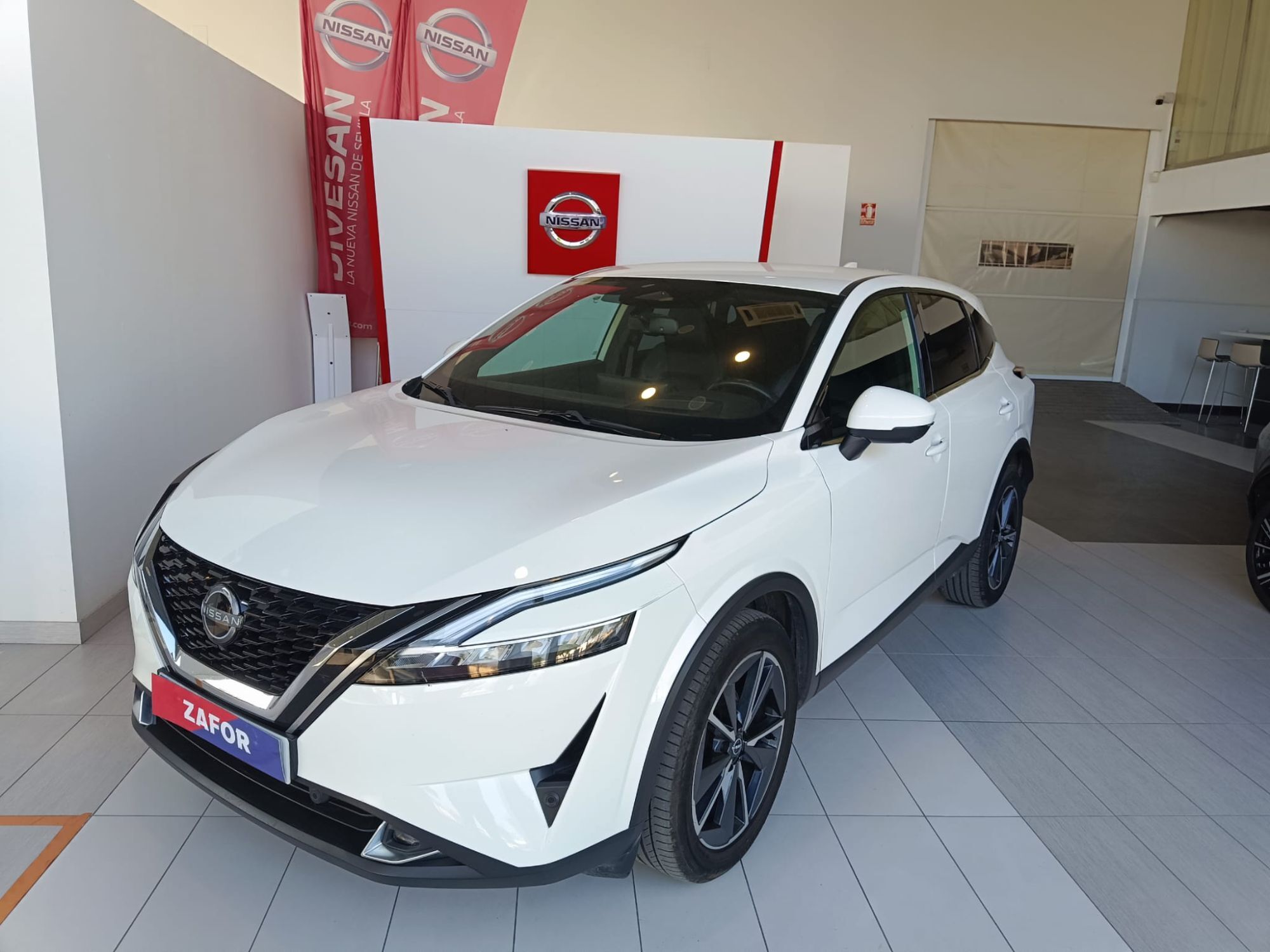 NISSAN Qashqai (1.3 DIG-T mHEV 12V Tekna + 4x2 Aut. 116kW) en Sevilla