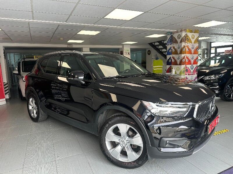 VOLVO XC40 (Momentum Plug-in Hybrid 2WD 1.5 T5) en Barcelona