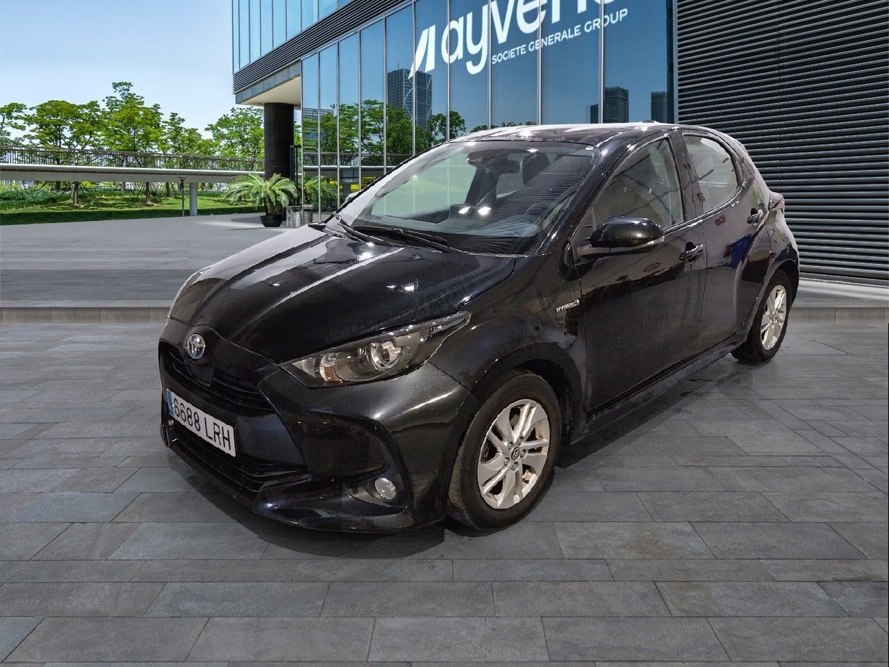TOYOTA Yaris (1.5 120H Business Plus 85 kW (116 CV)) en Madrid